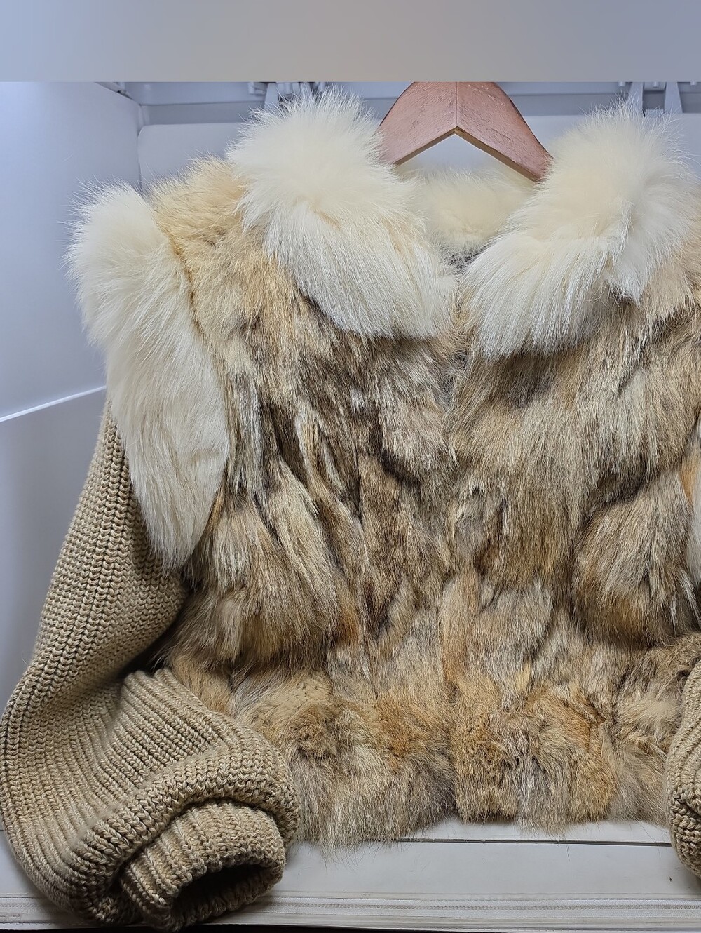 Women's Faux Fur Knit Sleeve Vest - Cream/Tan